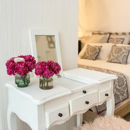 Room2 Apartment *