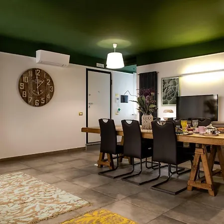Room2 Apartment