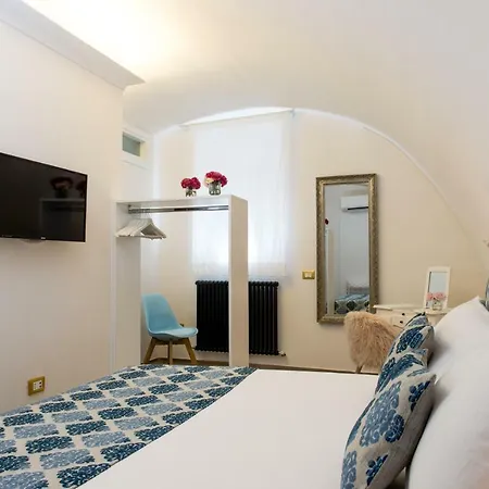 Room2 Apartment